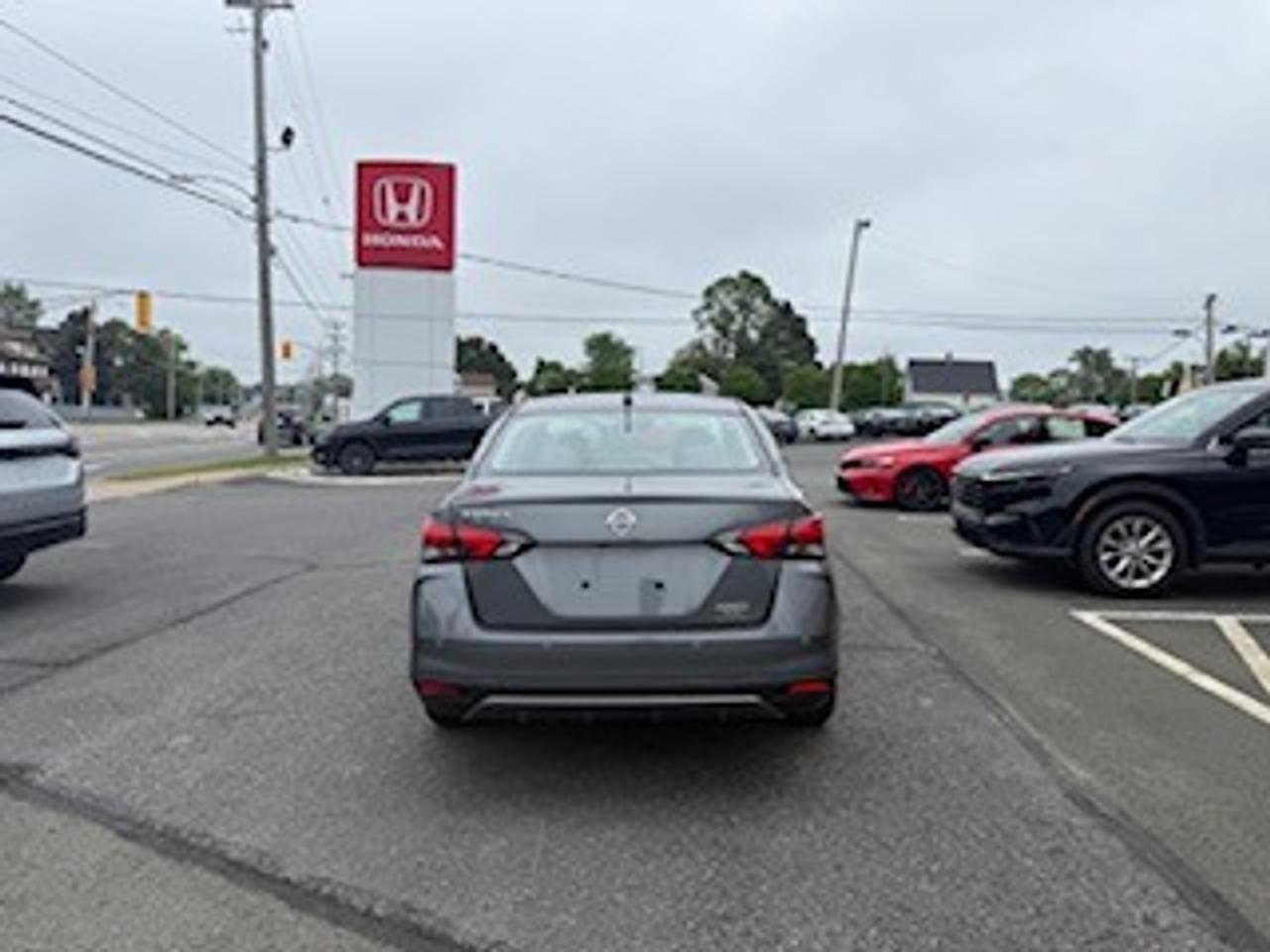 2021 Nissan Versa S Photo