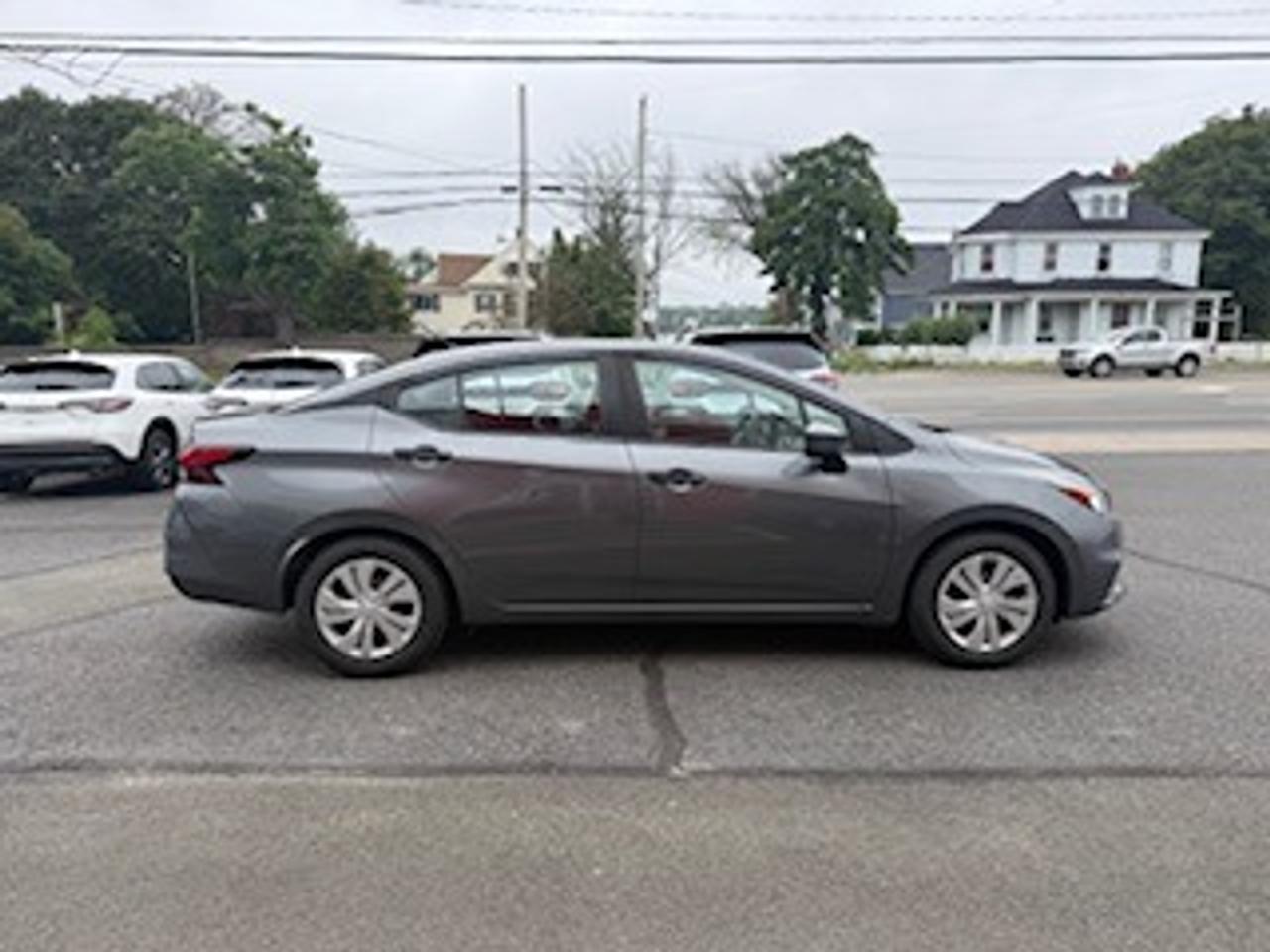 2021 Nissan Versa S Photo