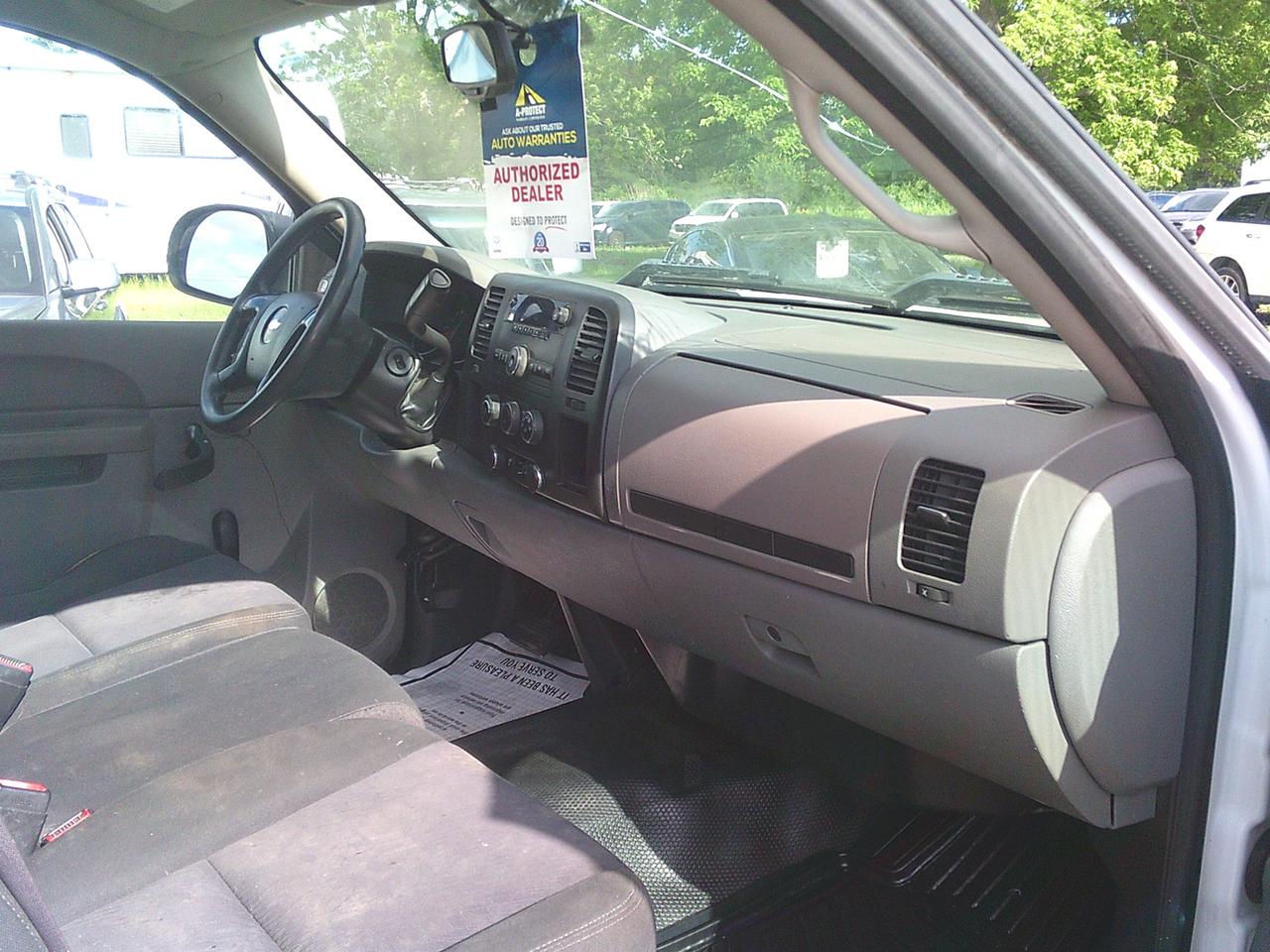 2012 Chevrolet Silverado 1500 2WD Reg Cab 133.0  WT Photo
