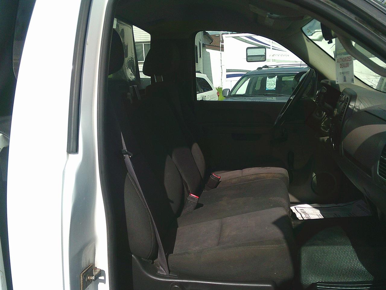 2012 Chevrolet Silverado 1500 2WD Reg Cab 133.0  WT Photo