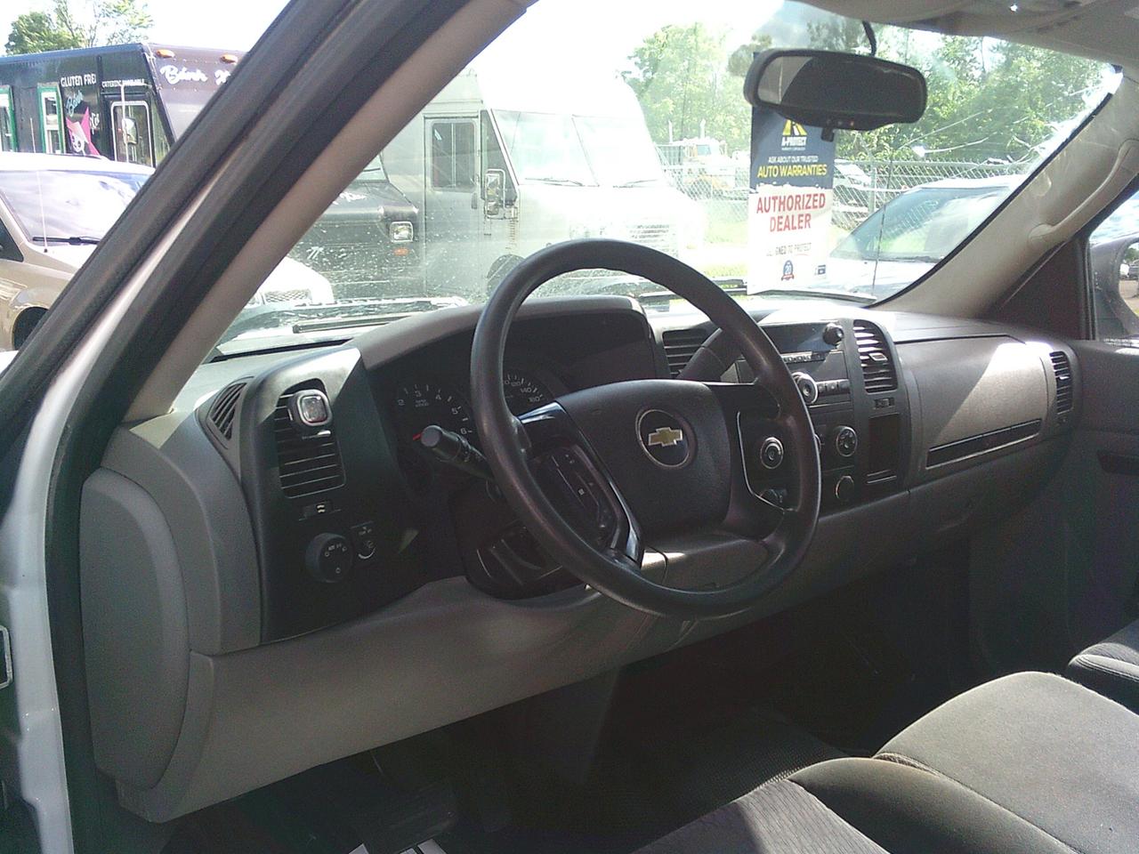 2012 Chevrolet Silverado 1500 2WD Reg Cab 133.0  WT Photo
