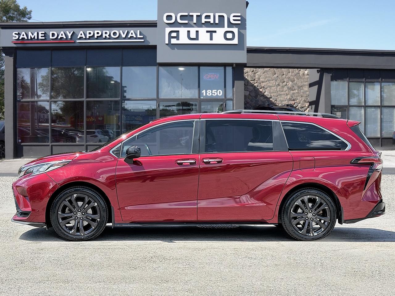 2022 Toyota Sienna XSE 7-Passenger FWD Photo