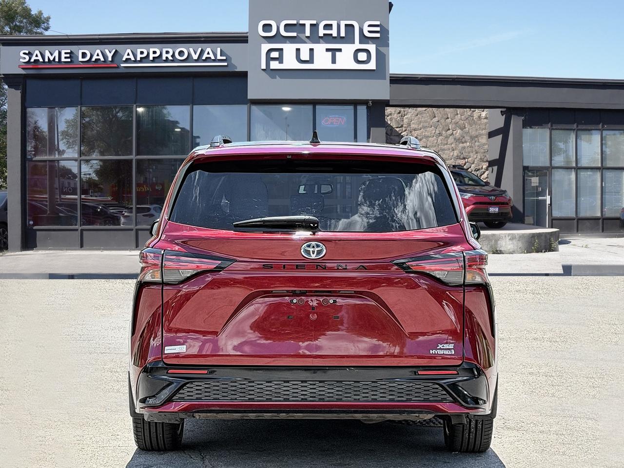 2022 Toyota Sienna XSE 7-Passenger FWD Photo