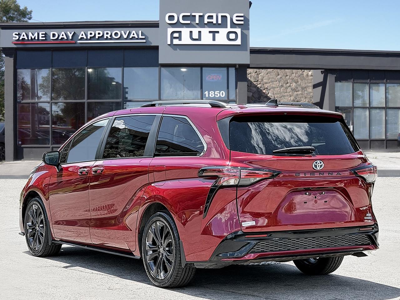 2022 Toyota Sienna XSE 7-Passenger FWD Photo