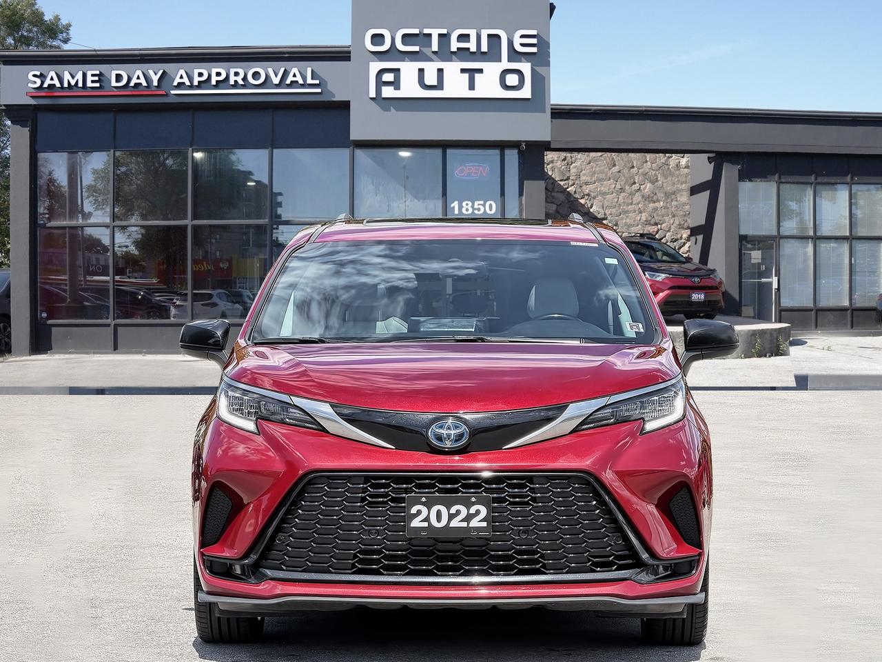 2022 Toyota Sienna XSE 7-Passenger FWD Photo