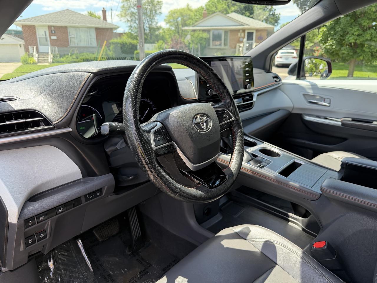 2022 Toyota Sienna XSE 7-Passenger FWD Photo