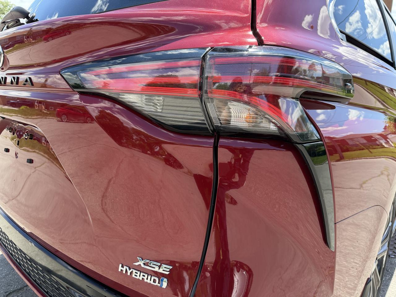 2022 Toyota Sienna XSE 7-Passenger FWD Photo