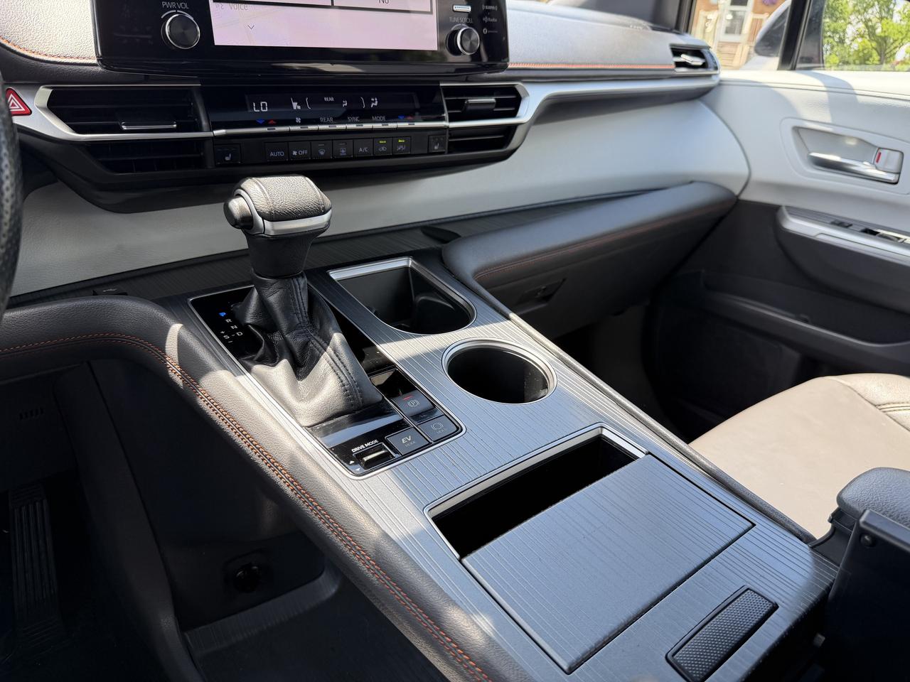 2022 Toyota Sienna XSE 7-Passenger FWD Photo
