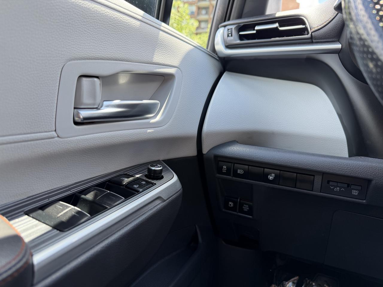 2022 Toyota Sienna XSE 7-Passenger FWD Photo
