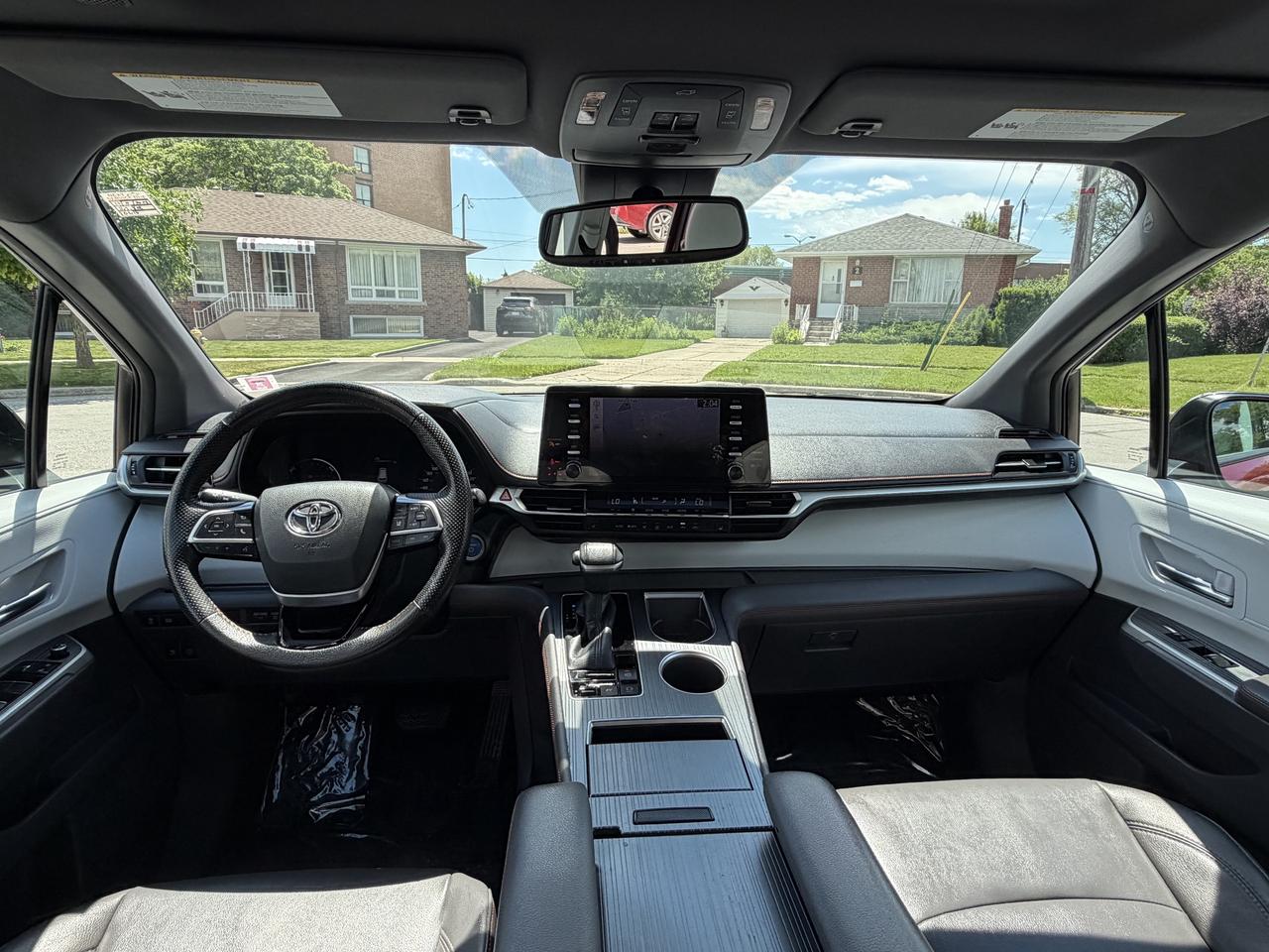 2022 Toyota Sienna XSE 7-Passenger FWD Photo