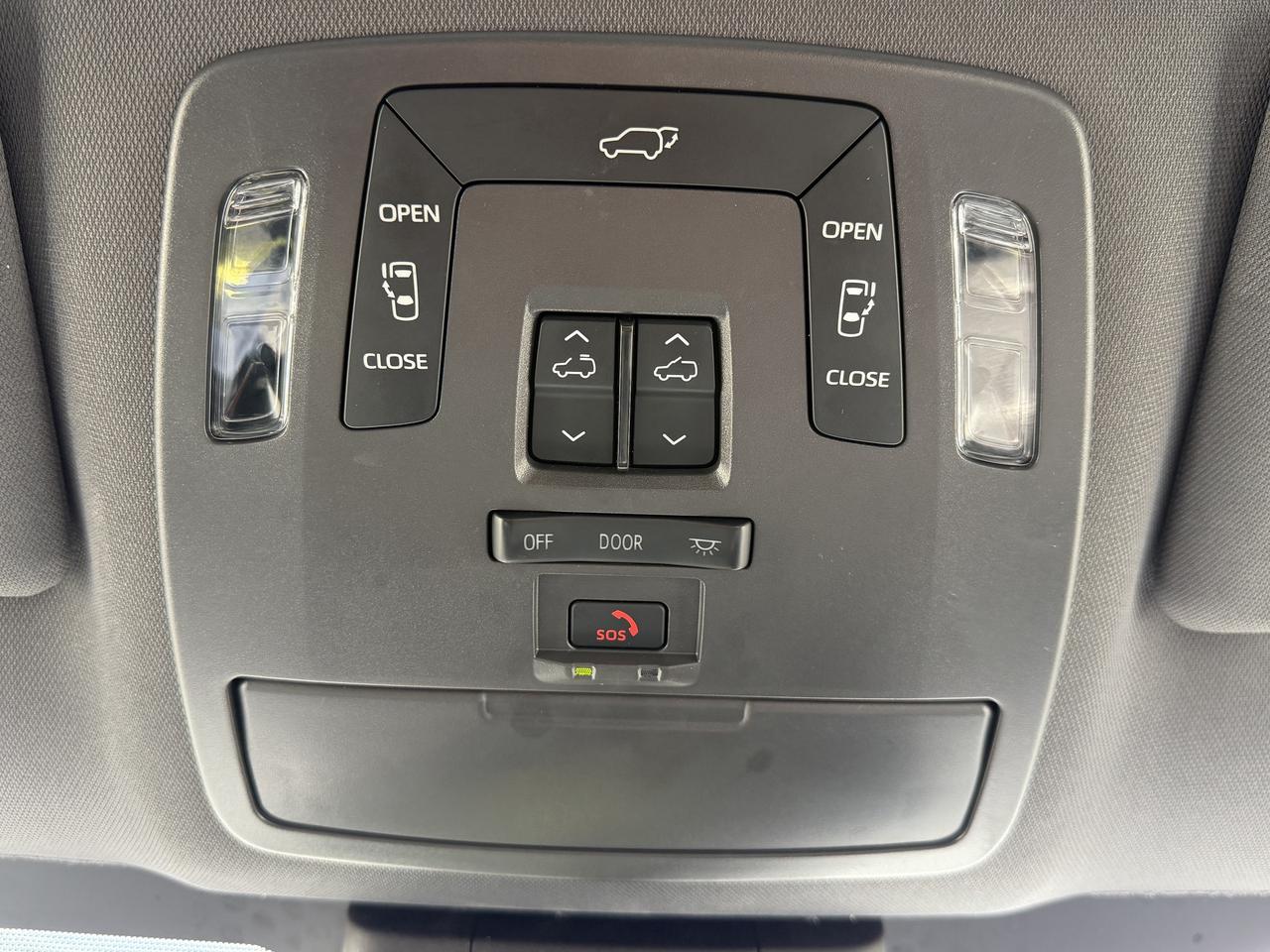 2022 Toyota Sienna XSE 7-Passenger FWD Photo