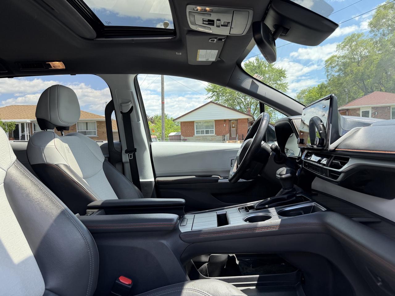 2022 Toyota Sienna XSE 7-Passenger FWD Photo