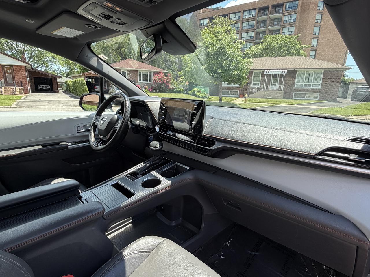 2022 Toyota Sienna XSE 7-Passenger FWD Photo