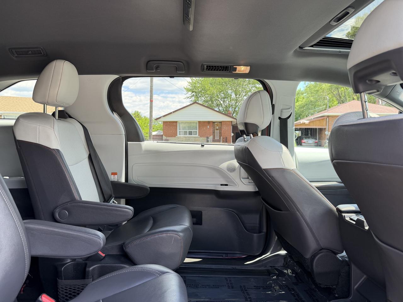 2022 Toyota Sienna XSE 7-Passenger FWD Photo