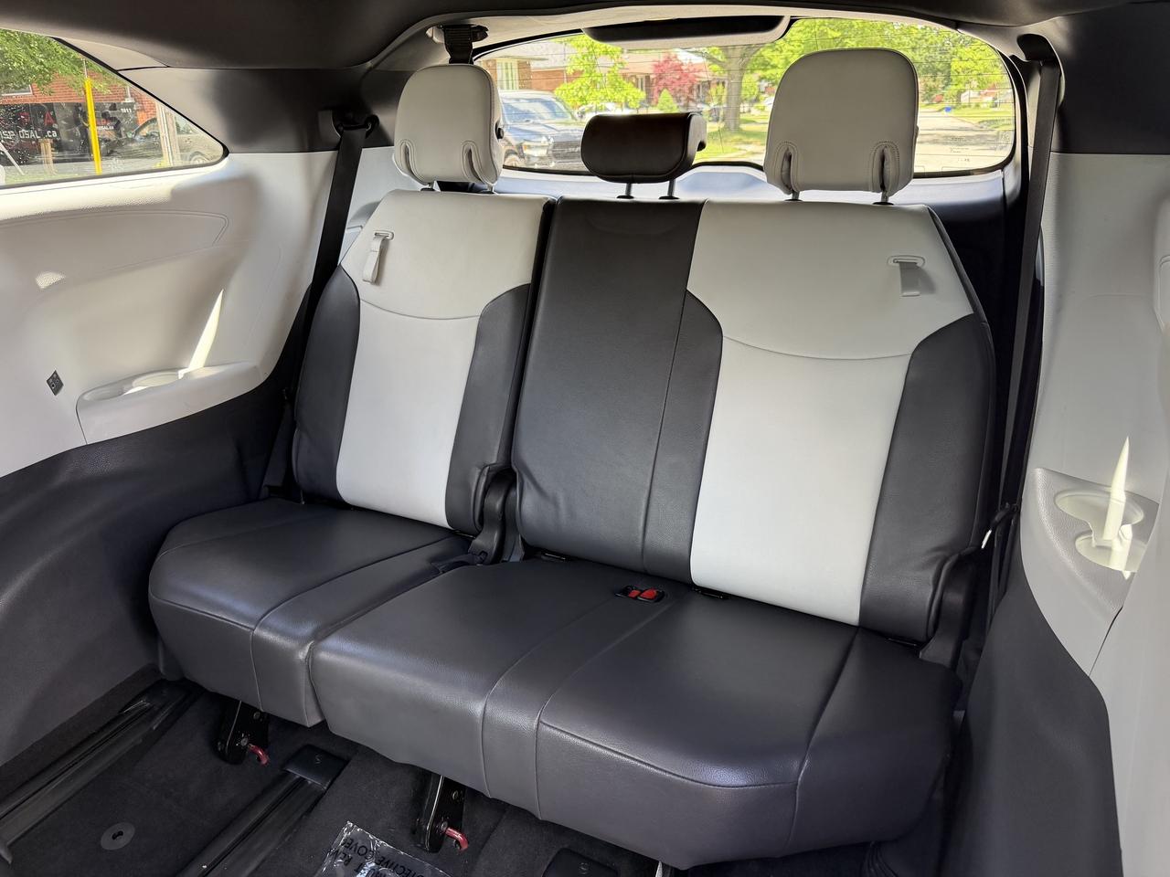 2022 Toyota Sienna XSE 7-Passenger FWD Photo