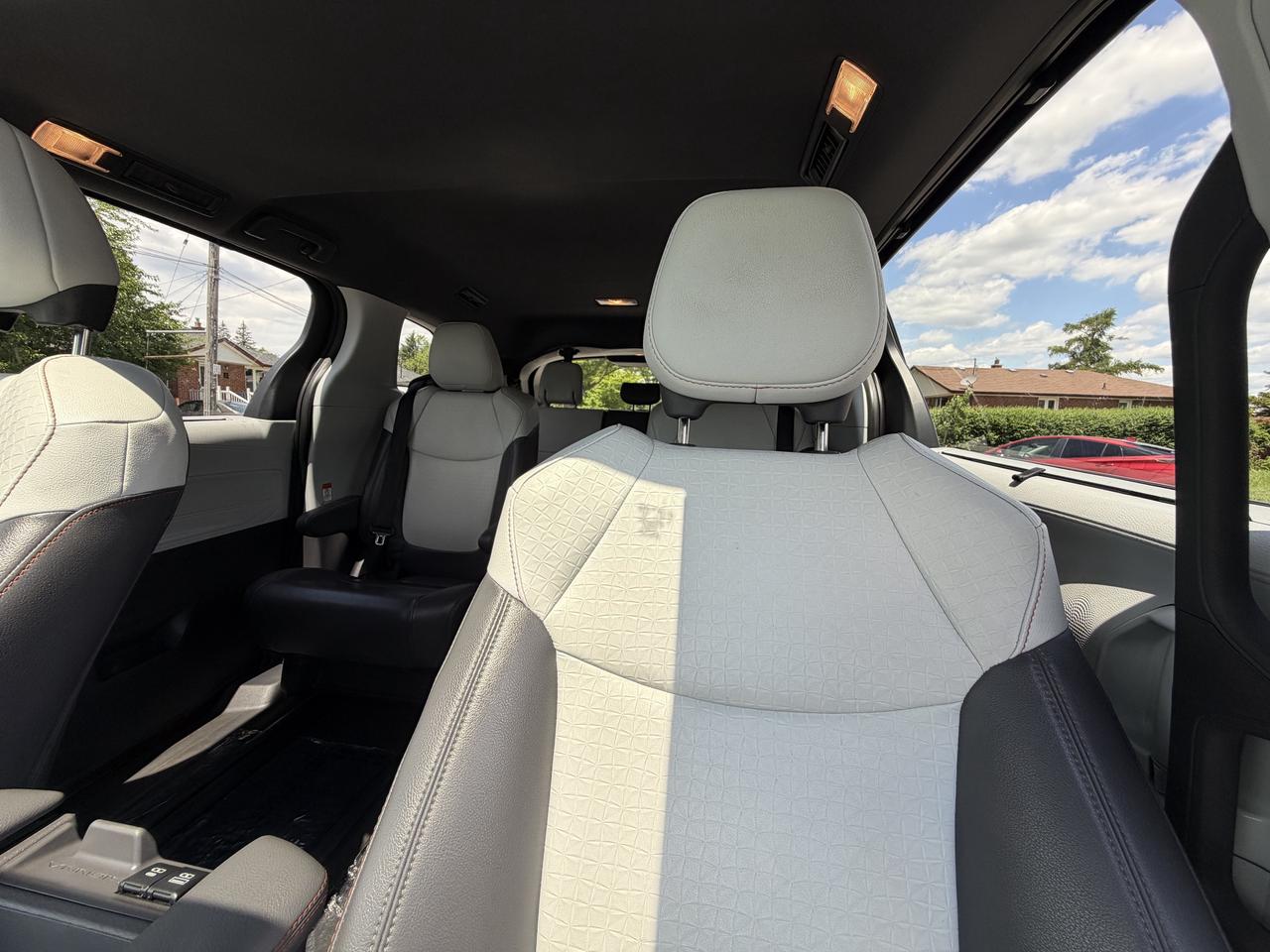 2022 Toyota Sienna XSE 7-Passenger FWD Photo