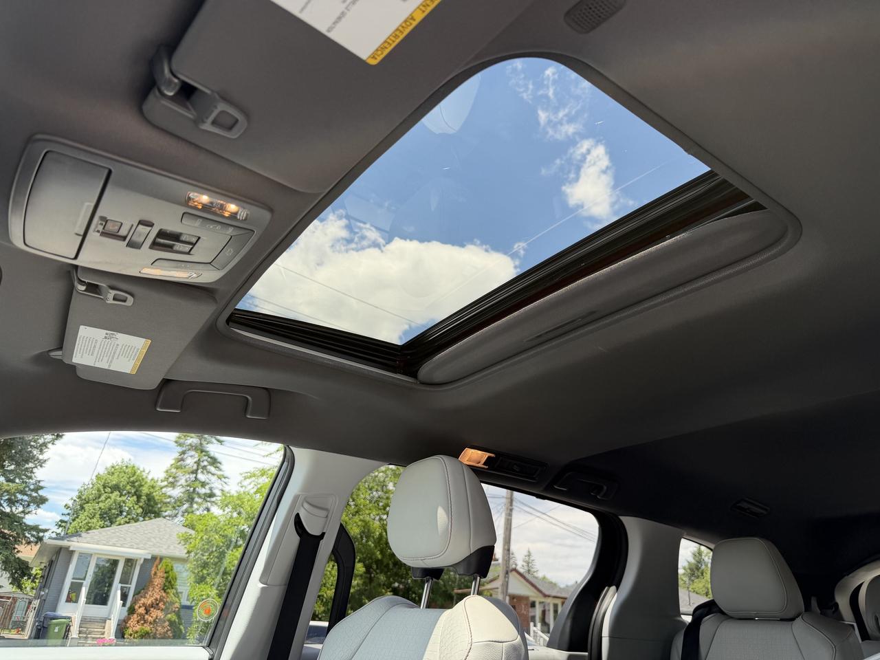 2022 Toyota Sienna XSE 7-Passenger FWD Photo