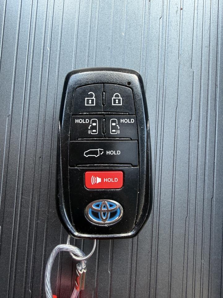 2022 Toyota Sienna XSE 7-Passenger FWD Photo