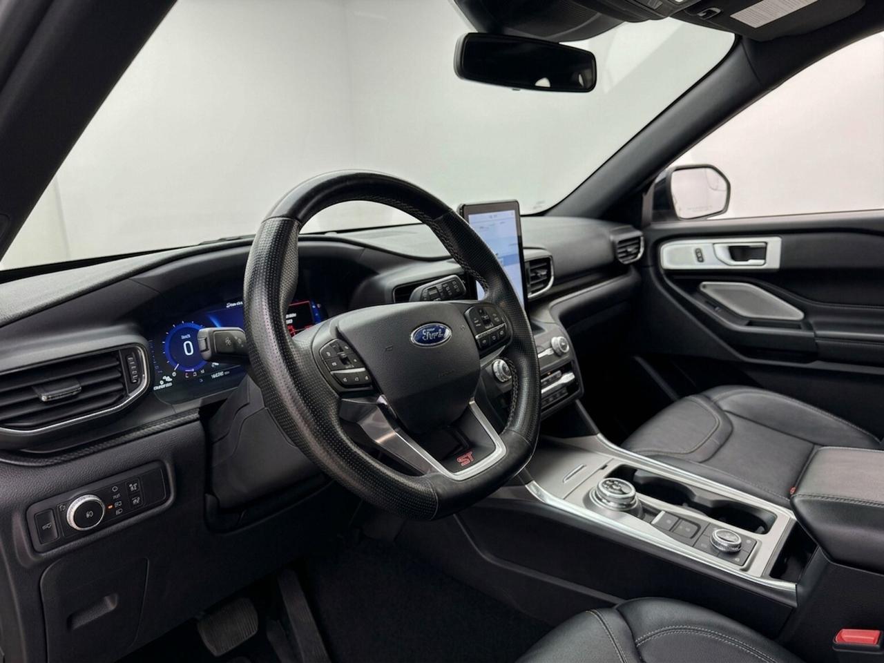2020 Ford Explorer XLT 4WD Photo