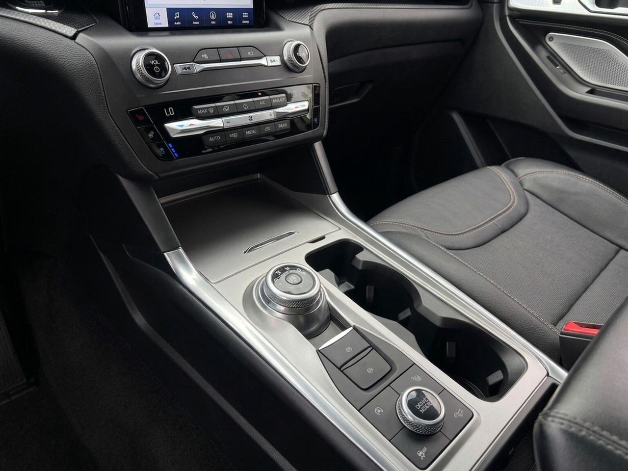 2020 Ford Explorer XLT 4WD Photo