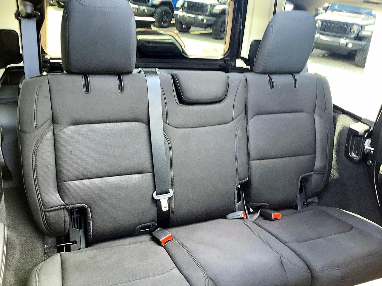 2021 Jeep Wrangler Sahara V6 | Skytop | Alpine | NAV | LED Pkg | 4X4 Photo
