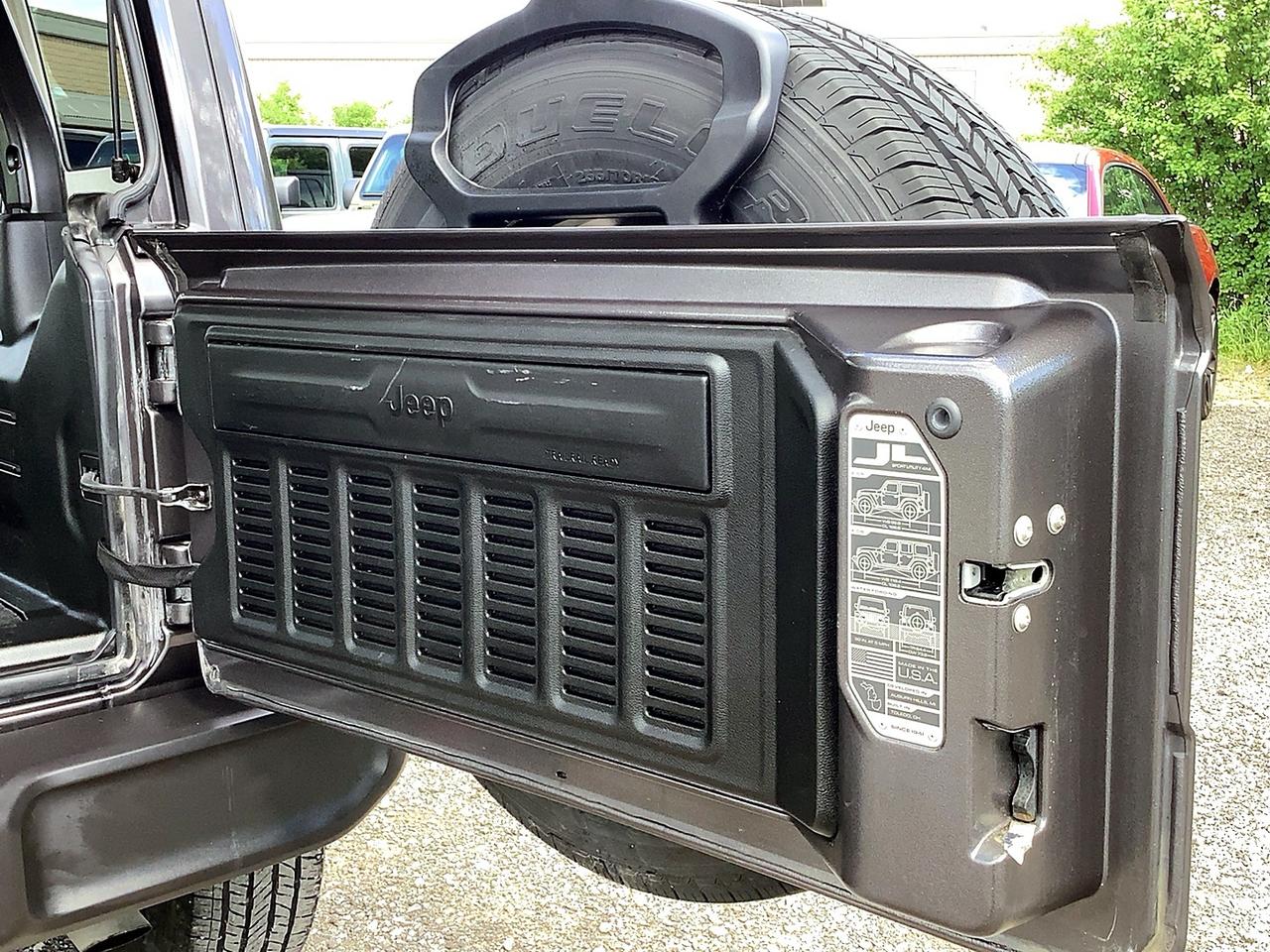 2021 Jeep Wrangler Sahara V6 | Skytop | Alpine | NAV | LED Pkg | 4X4 Photo