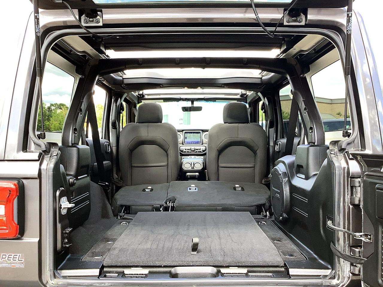 2021 Jeep Wrangler Sahara V6 | Skytop | Alpine | NAV | LED Pkg | 4X4 Photo