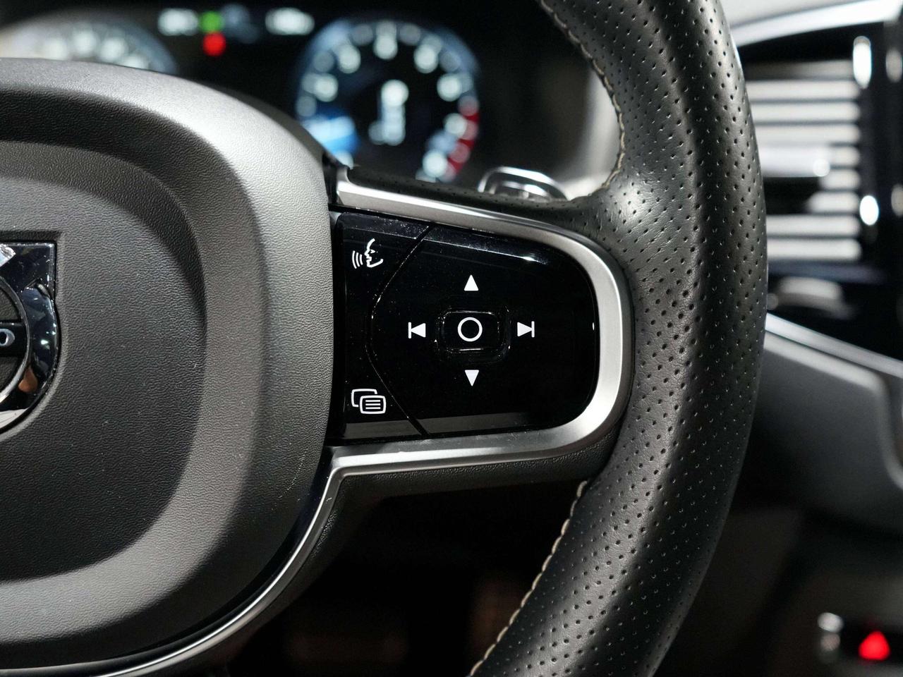 2019 Volvo XC90 R-Design|NO ACCIDENT|7SEATS|PANO|AUTO PARK Photo