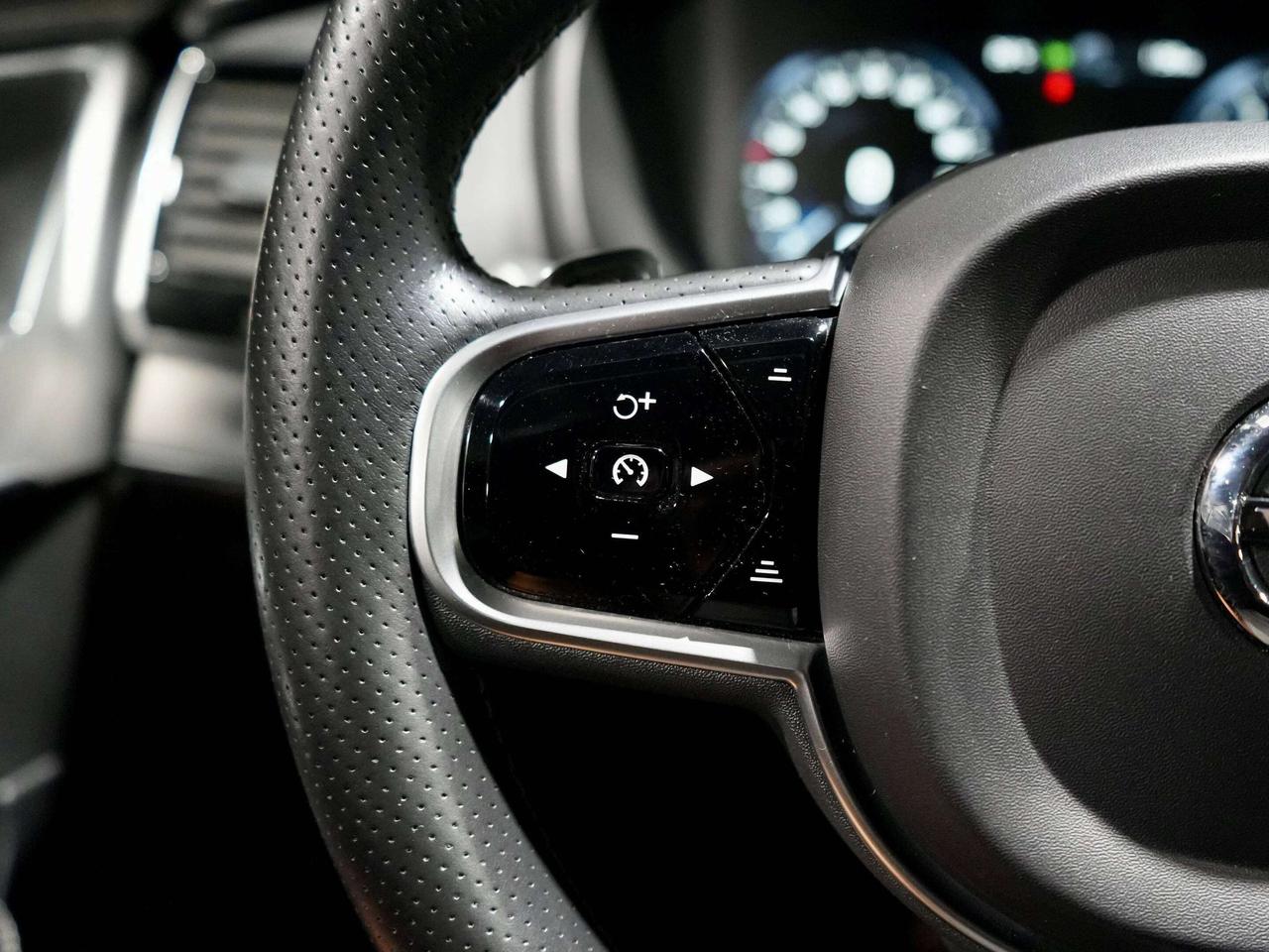 2019 Volvo XC90 R-Design|NO ACCIDENT|7SEATS|PANO|AUTO PARK Photo