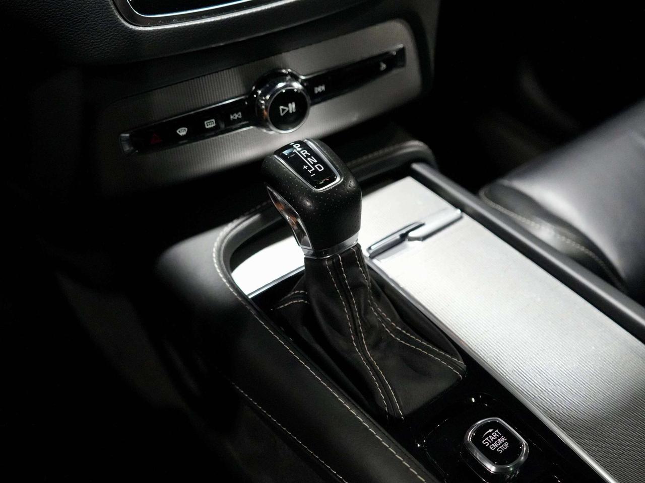 2019 Volvo XC90 R-Design|NO ACCIDENT|7SEATS|PANO|AUTO PARK Photo