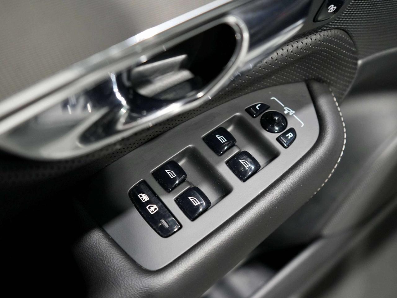 2019 Volvo XC90 R-Design|NO ACCIDENT|7SEATS|PANO|AUTO PARK Photo