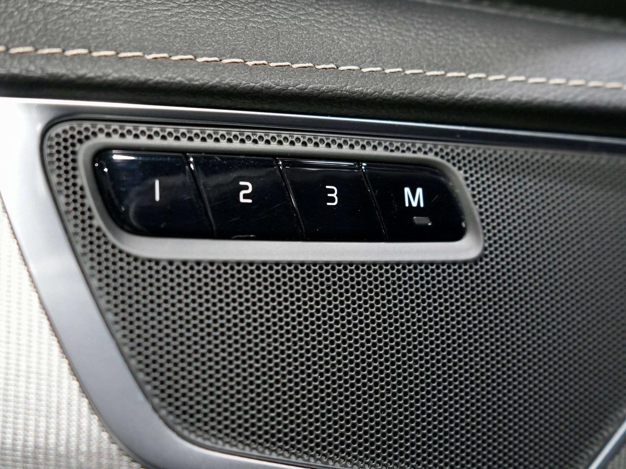 2019 Volvo XC90 R-Design|NO ACCIDENT|7SEATS|PANO|AUTO PARK Photo