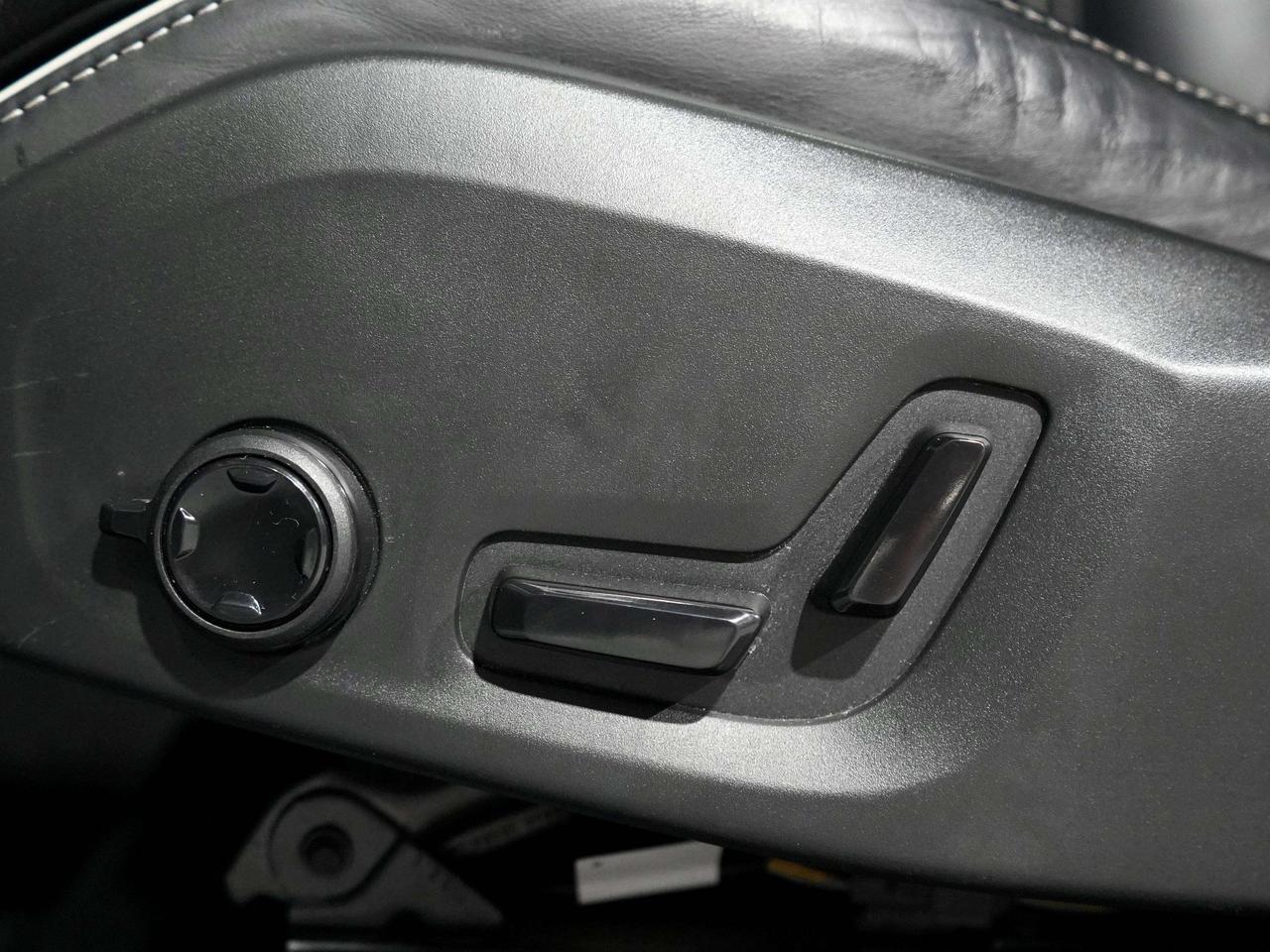 2019 Volvo XC90 R-Design|NO ACCIDENT|7SEATS|PANO|AUTO PARK Photo