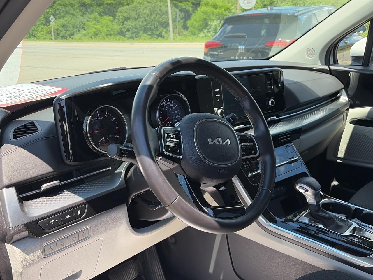 2024 Kia Carnival LX, CLEAN CARFAX, POWER SLIDING DOORS, 8 PASSENGER Photo