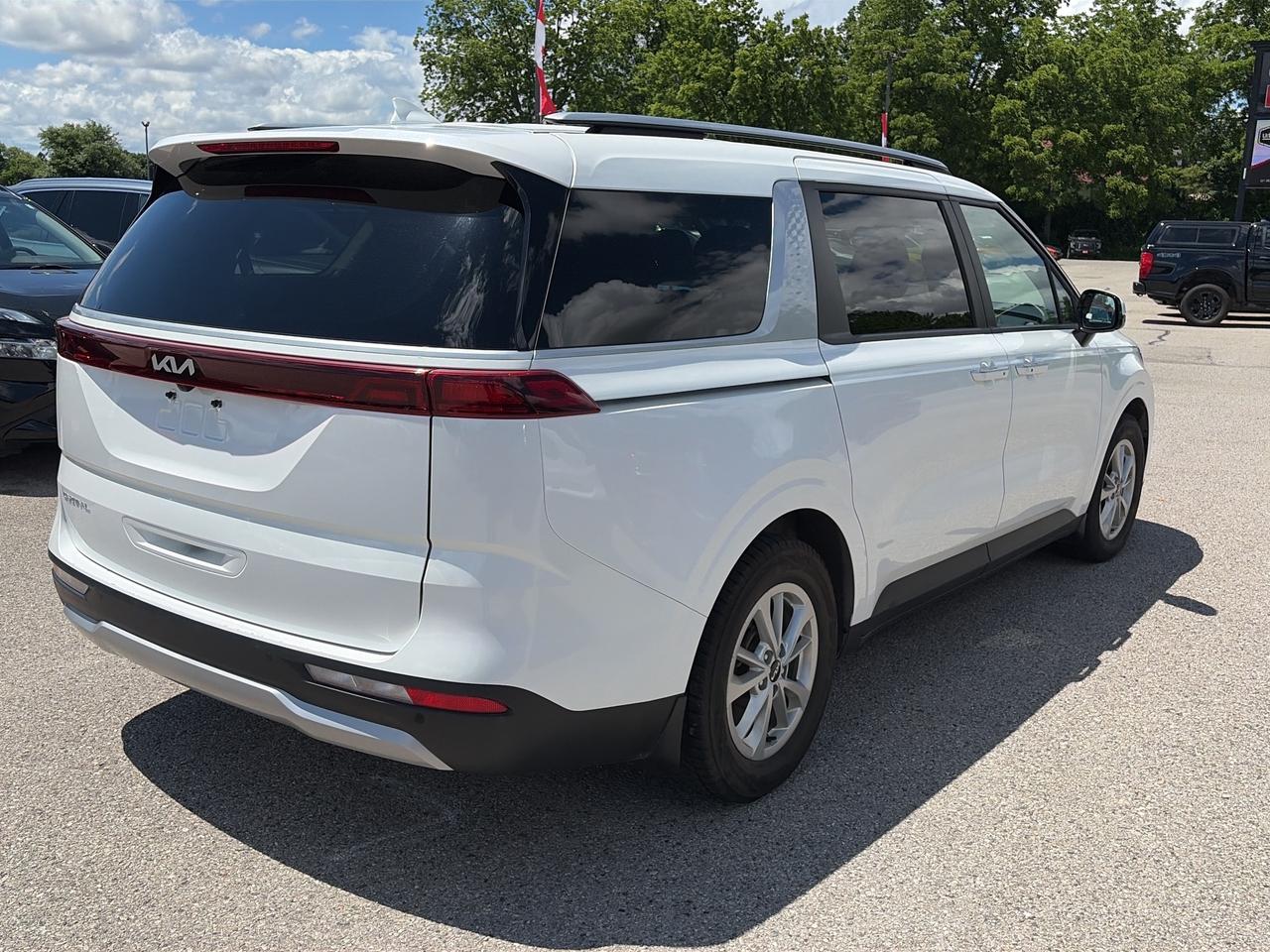 2024 Kia Carnival LX, CLEAN CARFAX, POWER SLIDING DOORS, 8 PASSENGER - Photo #8