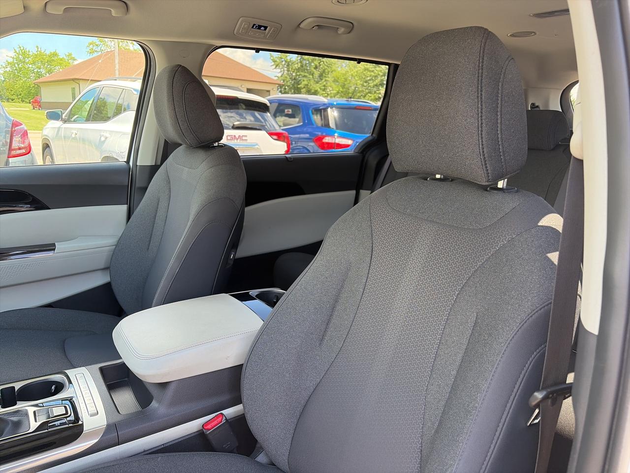 2024 Kia Carnival LX, CLEAN CARFAX, POWER SLIDING DOORS, 8 PASSENGER - Photo #10