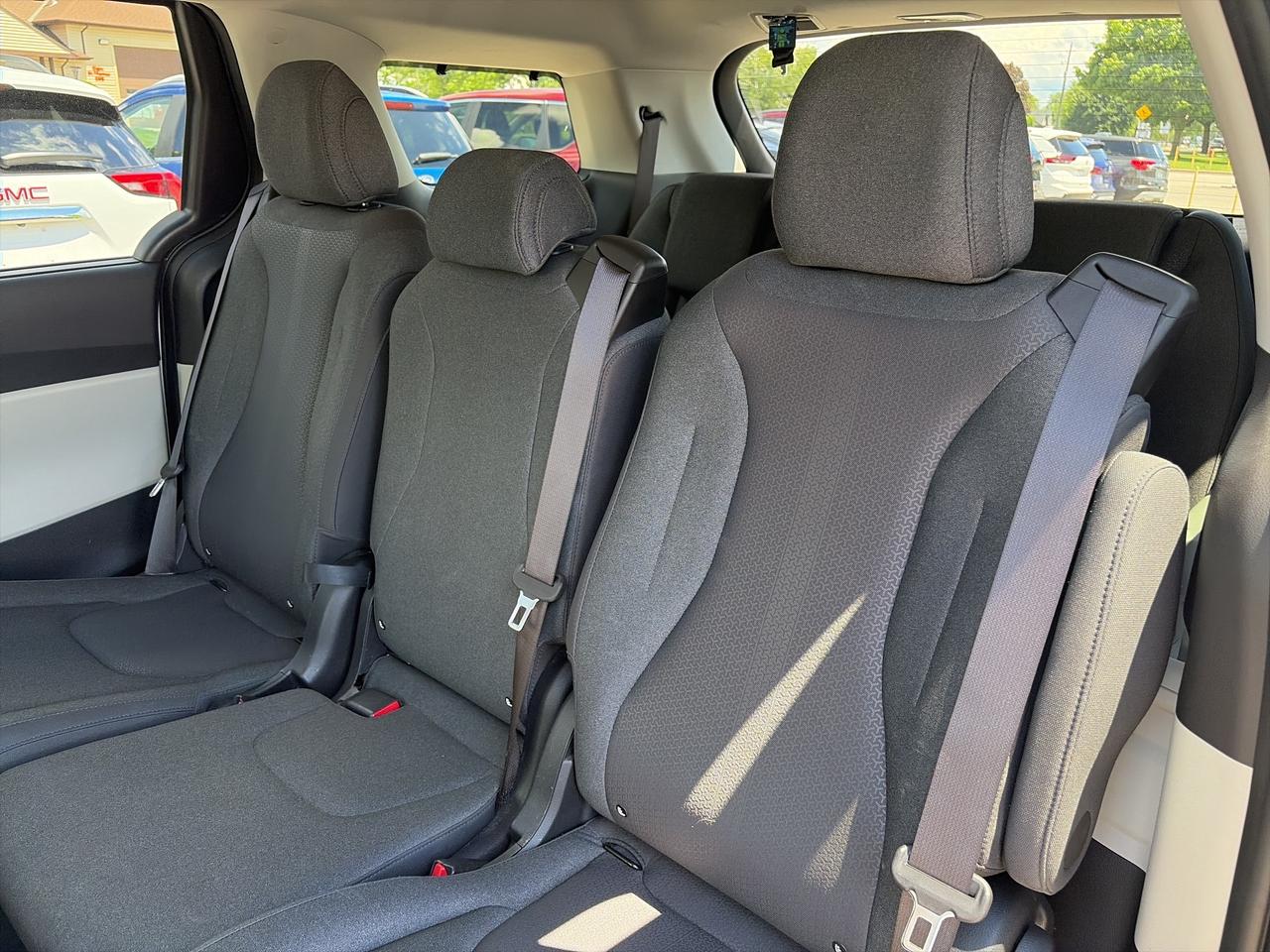 2024 Kia Carnival LX, CLEAN CARFAX, POWER SLIDING DOORS, 8 PASSENGER - Photo #11