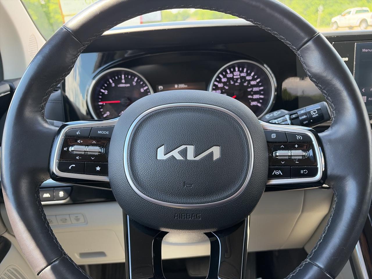 2024 Kia Carnival LX, CLEAN CARFAX, POWER SLIDING DOORS, 8 PASSENGER Photo