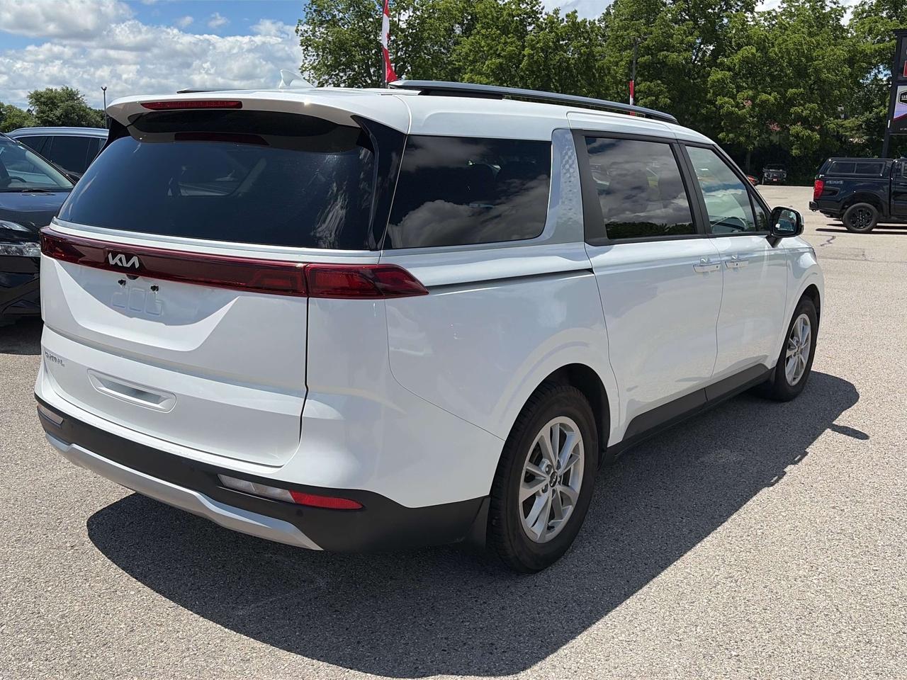 2024 Kia Carnival LX, CLEAN CARFAX, POWER SLIDING DOORS, 8 PASSENGER Photo