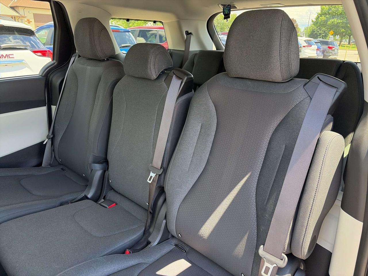 2024 Kia Carnival LX, CLEAN CARFAX, POWER SLIDING DOORS, 8 PASSENGER - Photo #11
