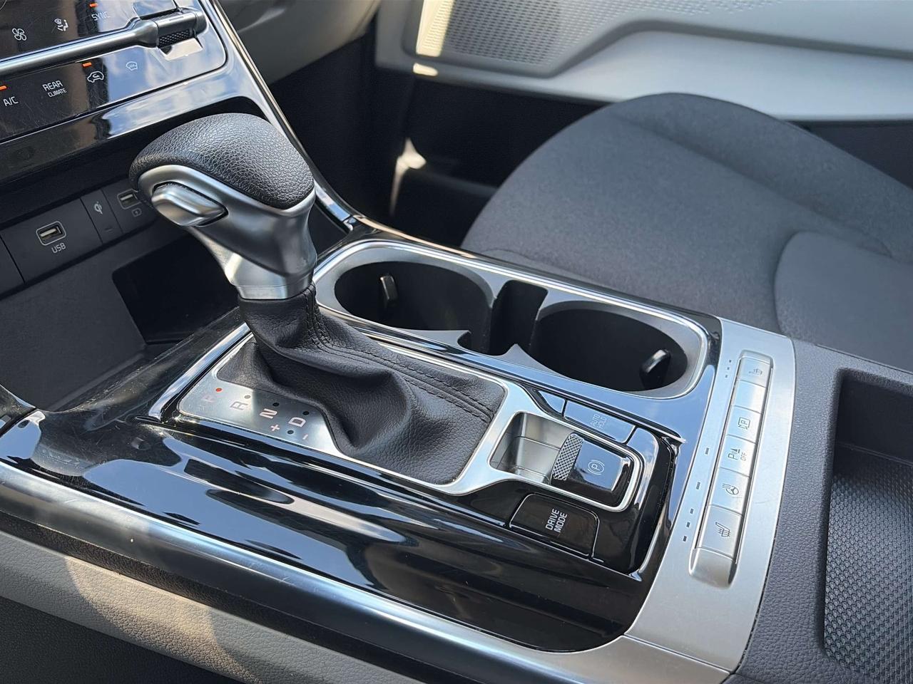 2024 Kia Carnival LX, CLEAN CARFAX, POWER SLIDING DOORS, 8 PASSENGER - Photo #17