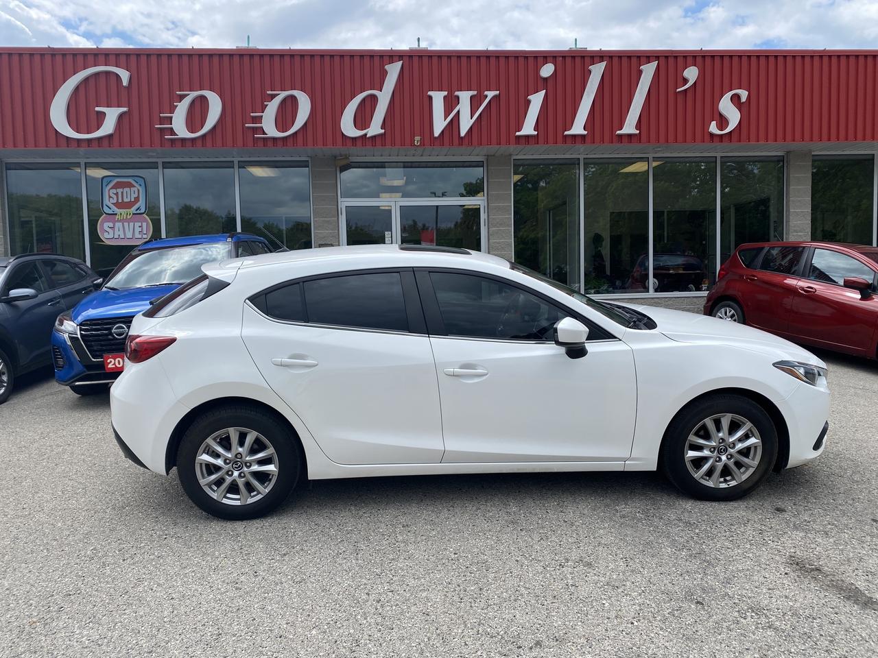 2016 Mazda MAZDA3 SPORT GS, BACK UP CAMERA, SUNROOF, HEATED SEATS! Photo