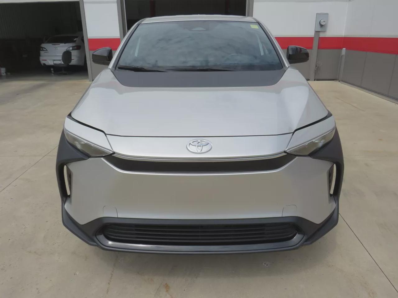 2023 Toyota bZ4X L Photo1