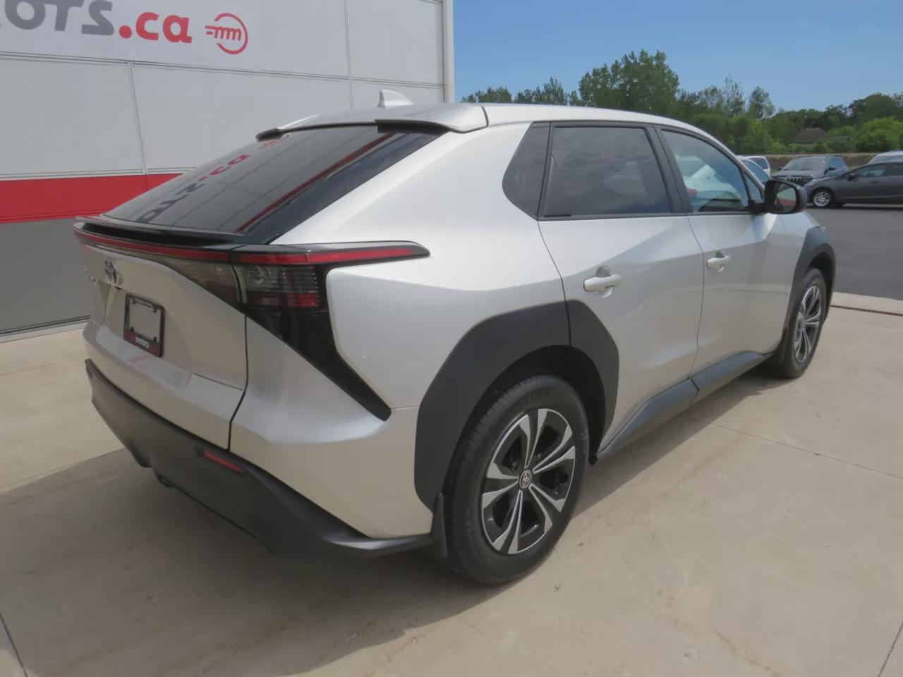 2023 Toyota bZ4X L Photo