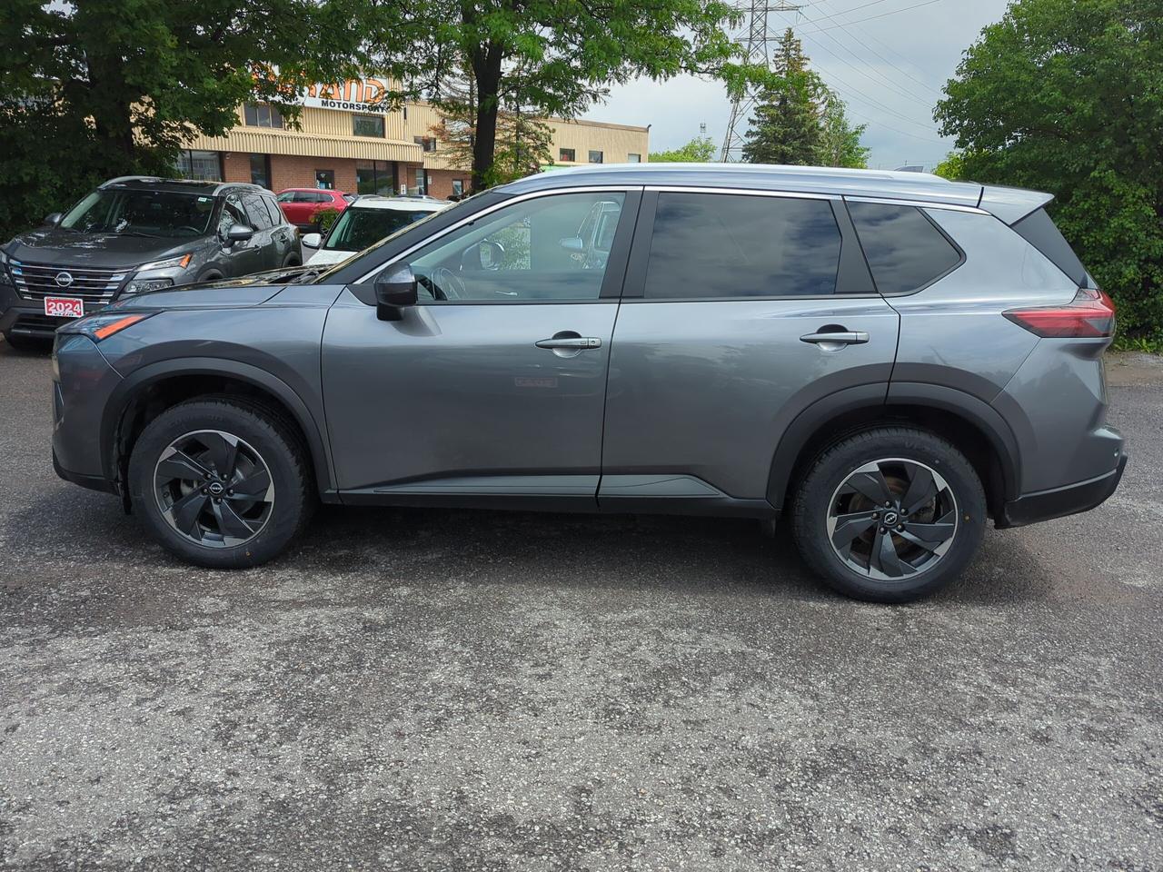 2024 Nissan Rogue SV MOONROOF