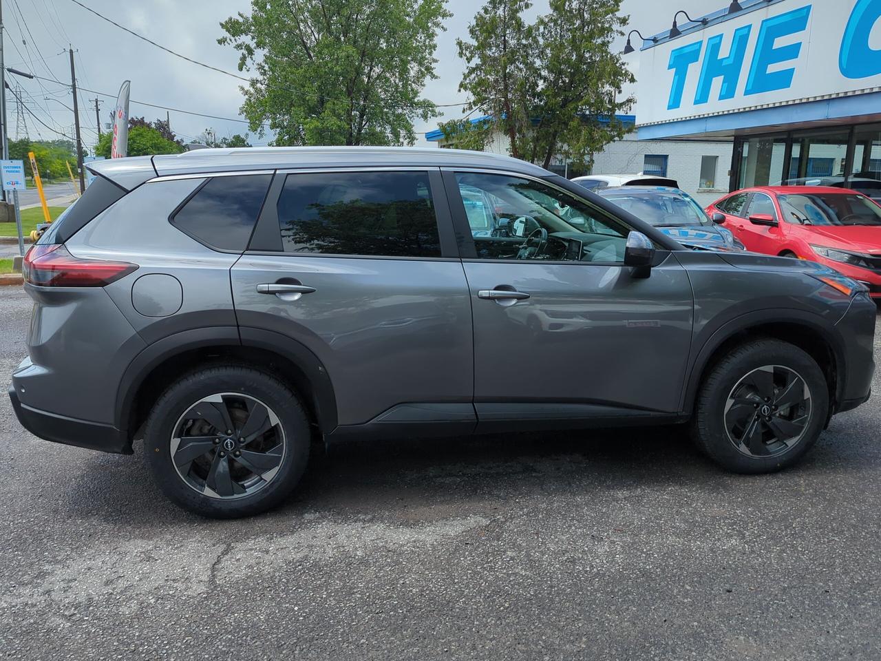 2024 Nissan Rogue SV MOONROOF