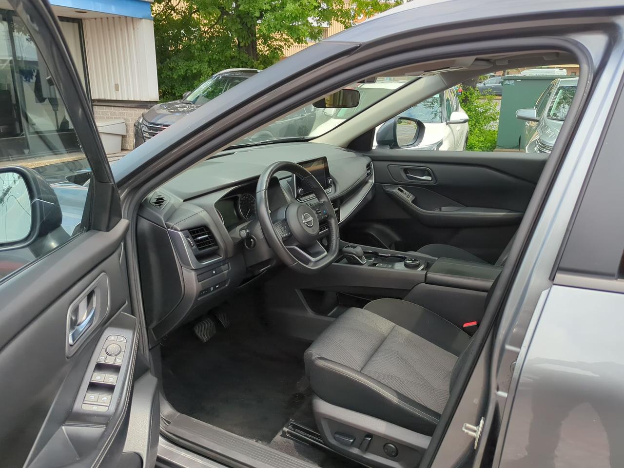 2024 Nissan Rogue SV MOONROOF Photo