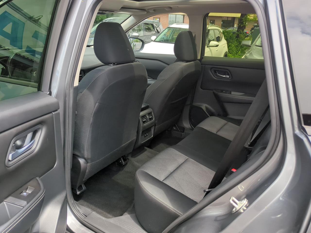 2024 Nissan Rogue SV MOONROOF Photo