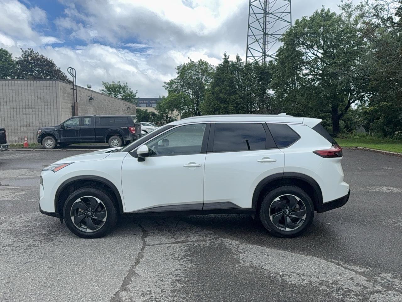 2024 Nissan Rogue SV MOONROOF