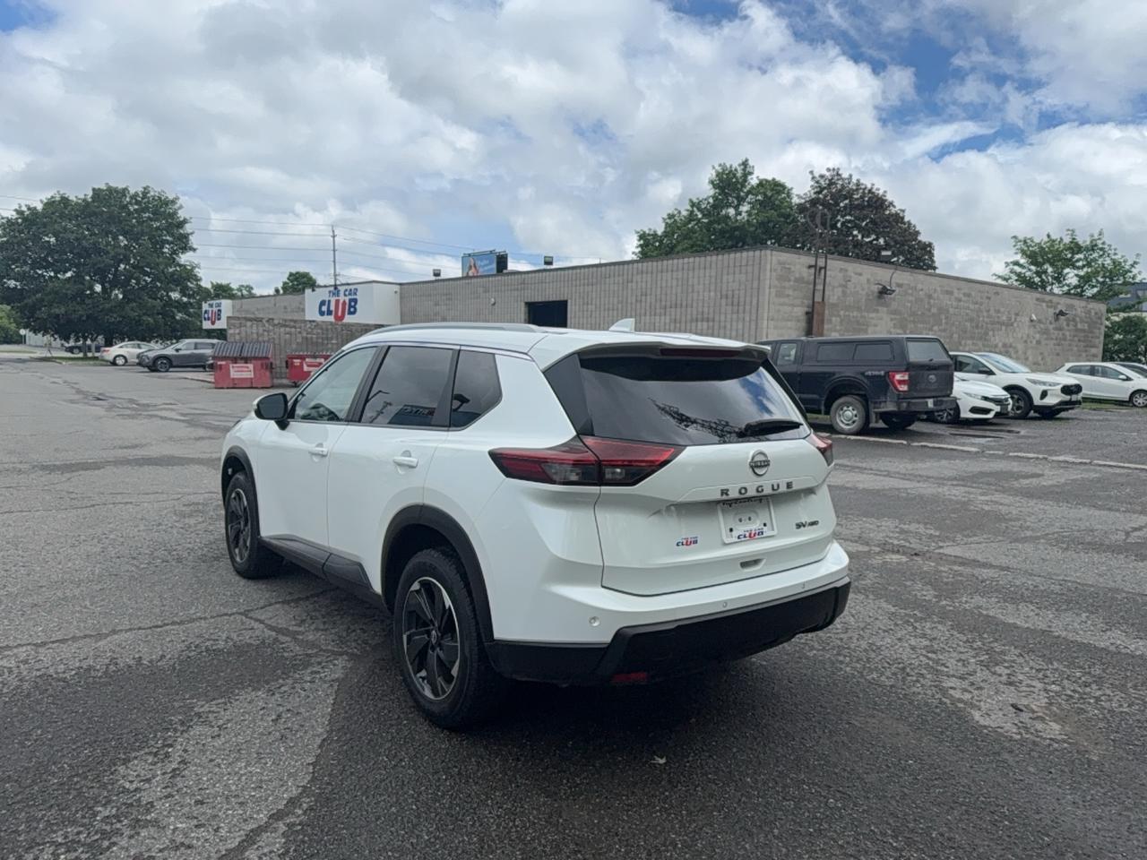2024 Nissan Rogue SV MOONROOF